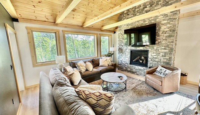 Luxury Home Near Attitash w/Hot Tub & Mountain Views