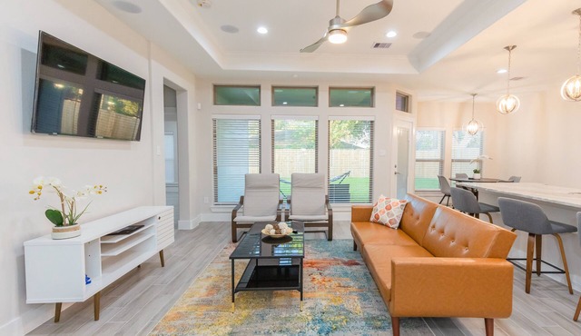 Luxury Home near Downtown, Medical Center, Galleria in the heart of Houston!