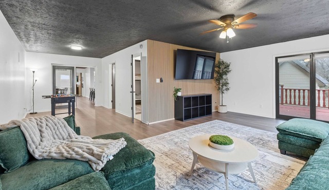 Luxury Home Near Grand Park & Wineries