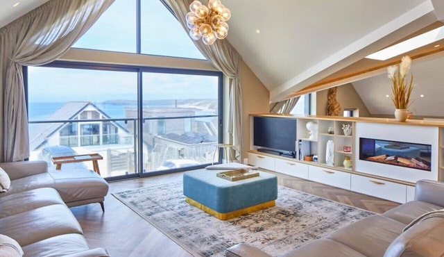 Luxury Home Near Surf Beach & Restaurants