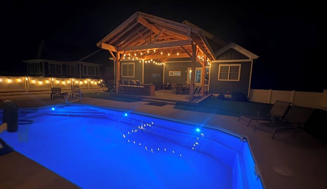 Luxury Home-NEW Outdoor Pavilion, Heated Pool, Volleyball Court, Fire Pit & MORE