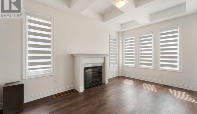 Luxury HOME OASIS in OAKVILLE! 3 storey townhome. upgraded appliances Sleeps 10.