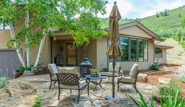 Luxury Home on 17 Acres - AC - Fire Pit - Ping Pong - Unmatched Views