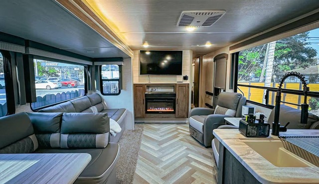 Luxury Home on Wheels Wynwood’s Unique Stay