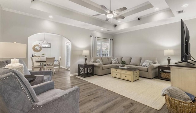 Luxury home perfect for Auburn game day, golf or pickle-ball weekends!