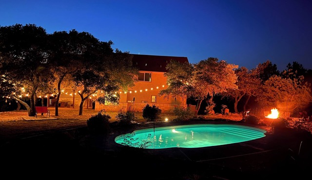 Luxury Home! - Pool - Fire Pit - Near Canyon Lake!