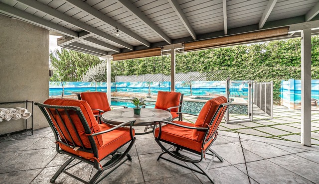 Luxury home pool & Jacuzzi. 10 mins to universal studio 15 mins to Hollywood
