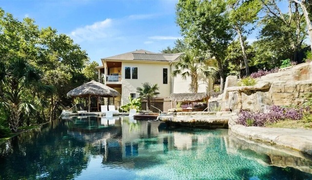 Luxury home, pool, media room, 4 bedrooms, private, wrap around porch, OD Kitch