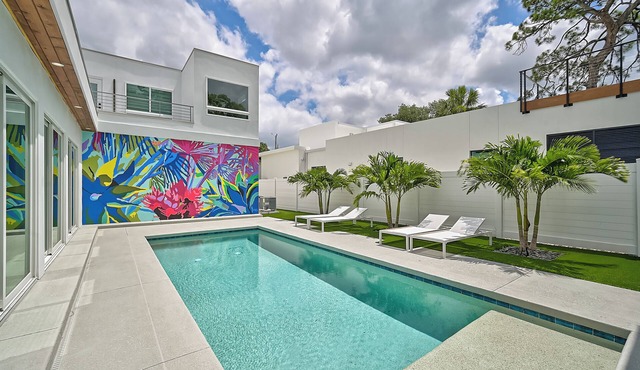 Luxury Home, Pool, Mins to Beach and Downtown Sarasota