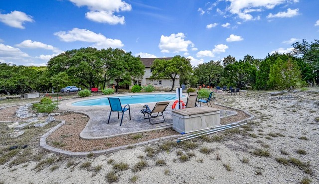Luxury Home! - Pool - Fire Pit - Near Canyon Lake!
