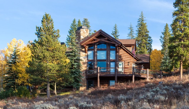 Luxury Home. Upscale Neighborhood. PrivateHot Tub.