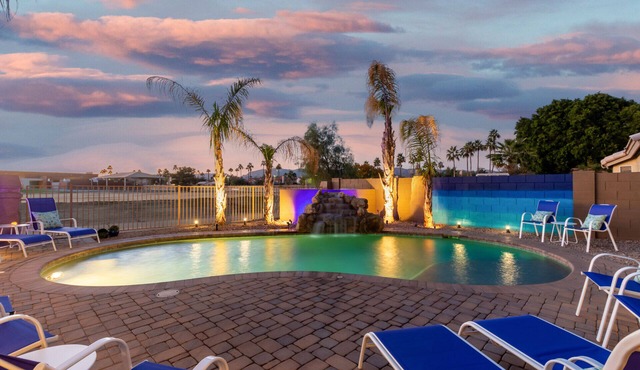 Luxury home w/Heated Pool & Hot Tub | Pool Table | King Beds | Fire Pit & Grill