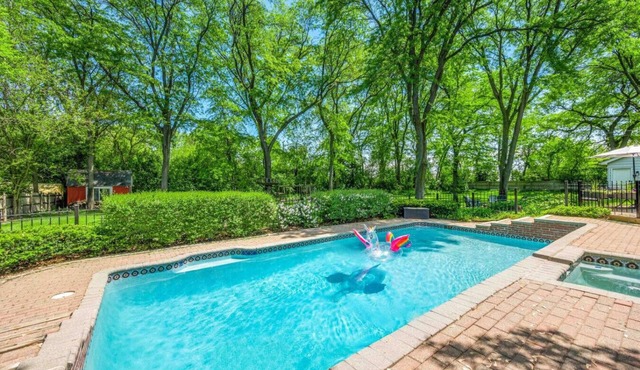 Luxury Home w/Hot Tub (Open), 4 Kings, Heated Pool