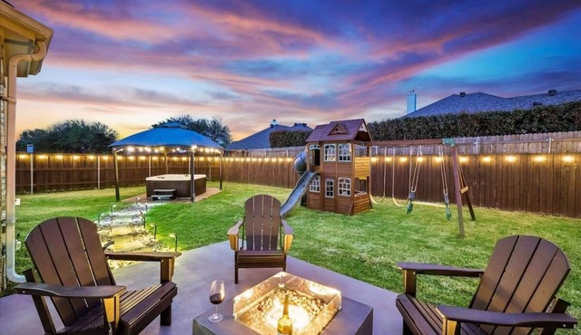 Luxury Home w Hot Tub near DFW Airport