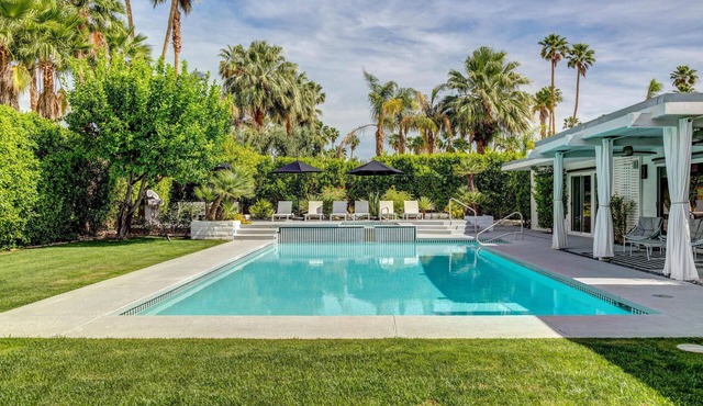 Luxury Home w/Mountain Views, Oversized Salt Water Pool & Style!