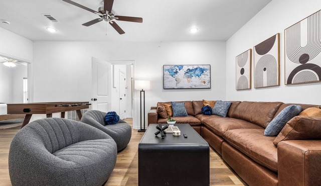 Luxury Home w/Parking | Walk to AT&T Stadium