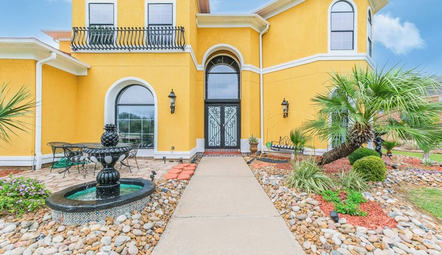 Luxury Home w/Patio & Lake View in Richmond!