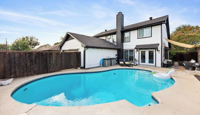 Luxury Home w Pool, Chef's Kitchen, Massage Chairs