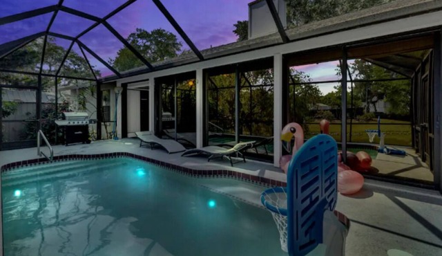 Luxury Home W/Pool - Family Friendly - Sleeps 10