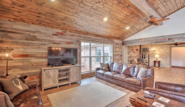Luxury Home w/Pool + Forest Vistas - 29 Mi to OKC!