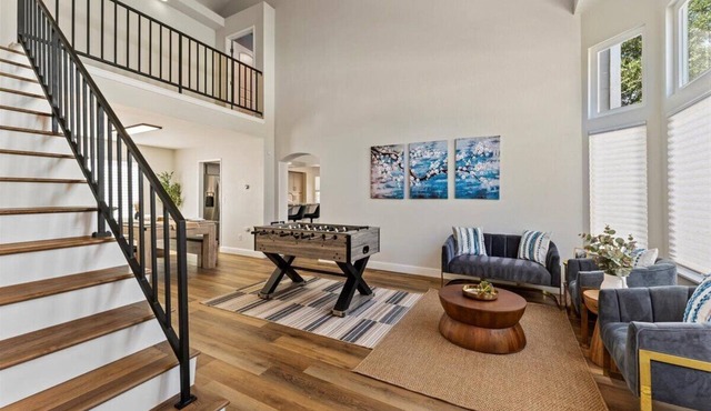 Luxury Home, W/Pool Table; 40 min from Tahoe