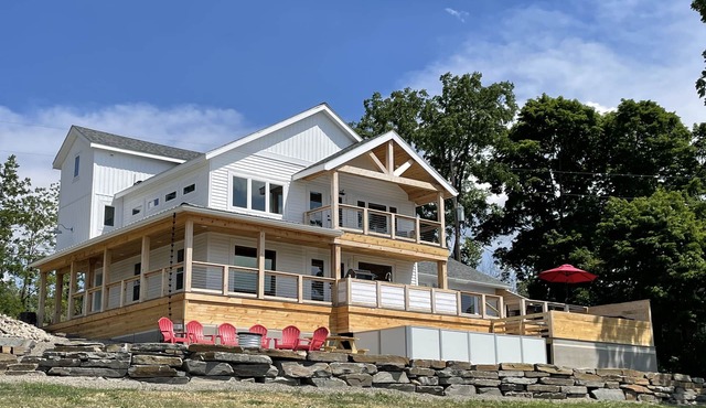 Luxury Home w/Seneca Lake Views, Pool, Hot Tub, & Fast Wi-Fi 🐶