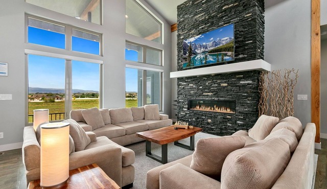 Luxury Home w/Spectacular Rocky Mtn Views!