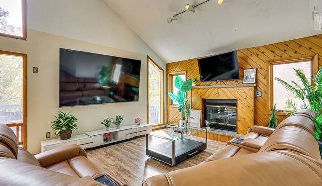 Luxury Home w/Game Room, 4 Mi to Bushkill Falls!