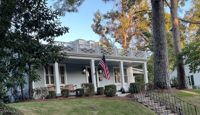 Luxury Home - Walk to Grove and Square - Outdoor Patio Seating
