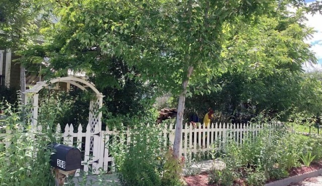 Luxury home walking distance to recreation center, restaurants and open space.