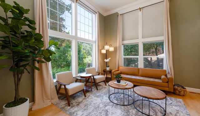 Luxury Home walking distance to Downtown