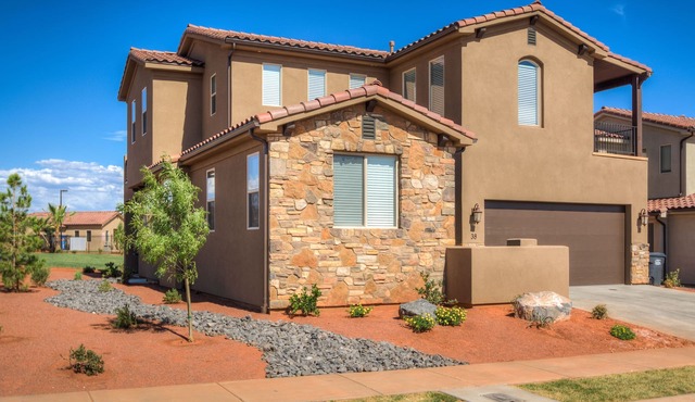 Luxury Home, Water Park and Pools, Beautiful views, Location is everything
