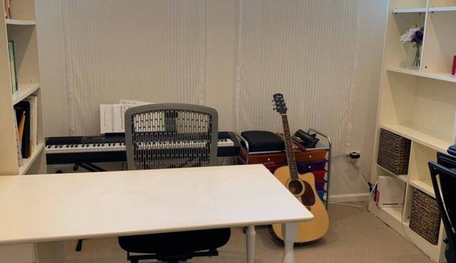 Luxury home with 3 BR + study near Monash Uni