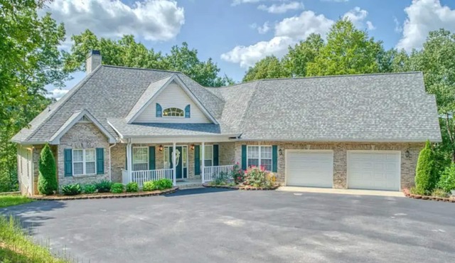 Luxury Home with 3 Bed, 3.5 bath, fireplace on 4 ac