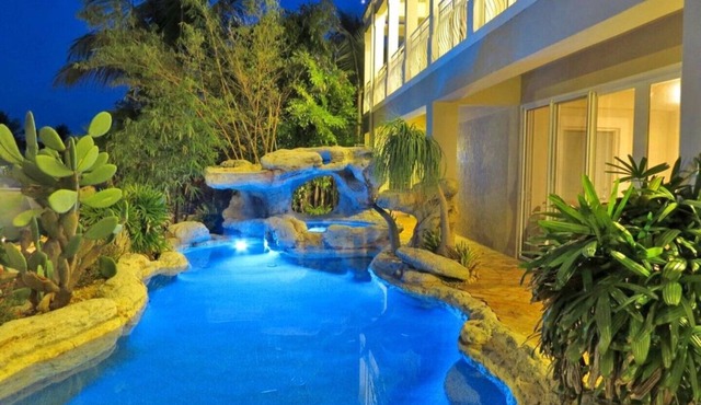 Luxury Home with 60' Deep Water Dock, Waterfall Pool, HotTub, A/C and WiFi