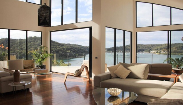 LUXURY HOME WITH AMAZING VIEWS & LIFT