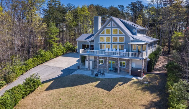 Luxury Home with Amazing Lake and Mountain views, game room, hot tub!
