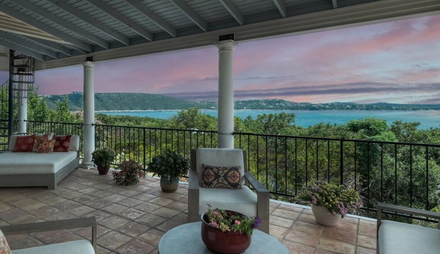 Luxury home with amazing views of Lake Travis