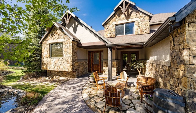 Luxury home with breathtaking views, 10 min. to Mayflower Resort, 15 to gondola