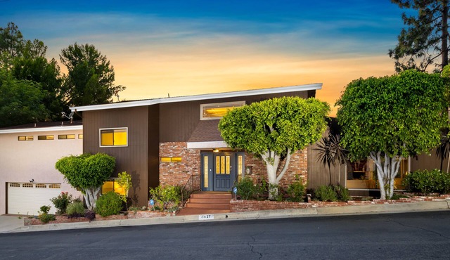 Luxury Home with City View - Close to LA