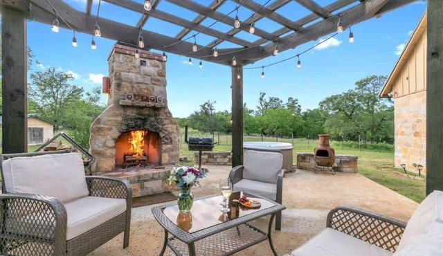 Luxury Home with Hot tub, Fire Pit & Hill Country Views