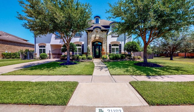 Luxury Home with Home Gym, Outdoor & Gourmet Kitchen