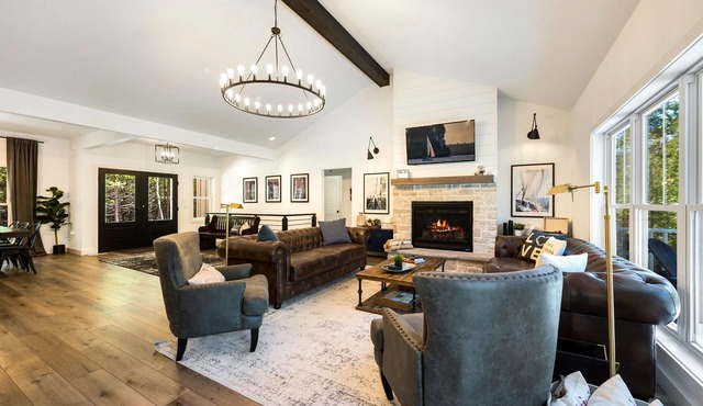 Luxury Home with Hot Tub Peaceful Woods Walk to Historic Ephraim Waterfront