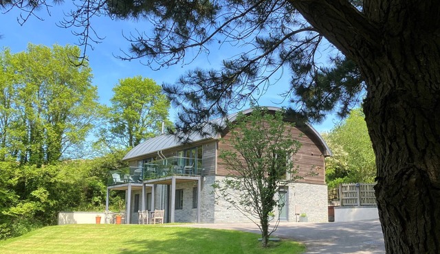 Luxury home with hot tub. Swimming Pool, Gym & Sauna