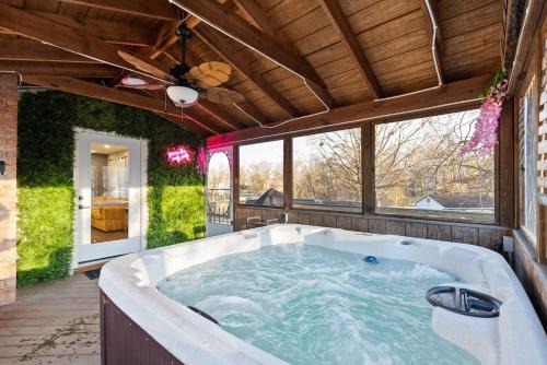 Luxury home with Hot-tub fire Pit Game Room