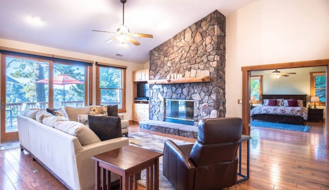 Luxury Home with Lake View; Elevator, ADA compliant. 30 day min