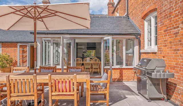 Luxury Home with Large Garden - The School House