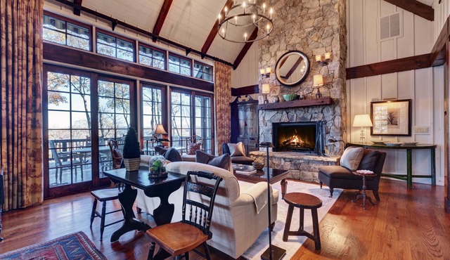 Luxury Home with Mountain View’s in Old Edwards Club