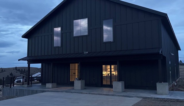 Luxury Home with Movie Room - right outside of Helena