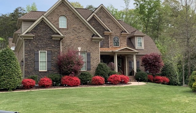 Luxury Home with Office and Man Cave-Ideal for Families, Couples & Market Guests
